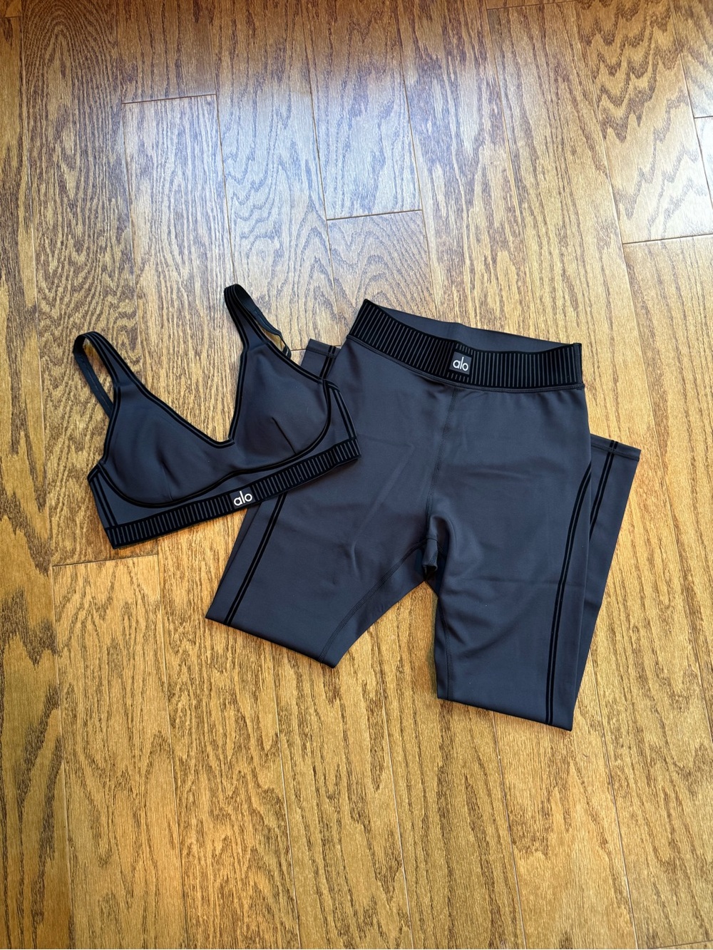 ALO Yoga black Airlift Line Up sports bra and high-waist legging set